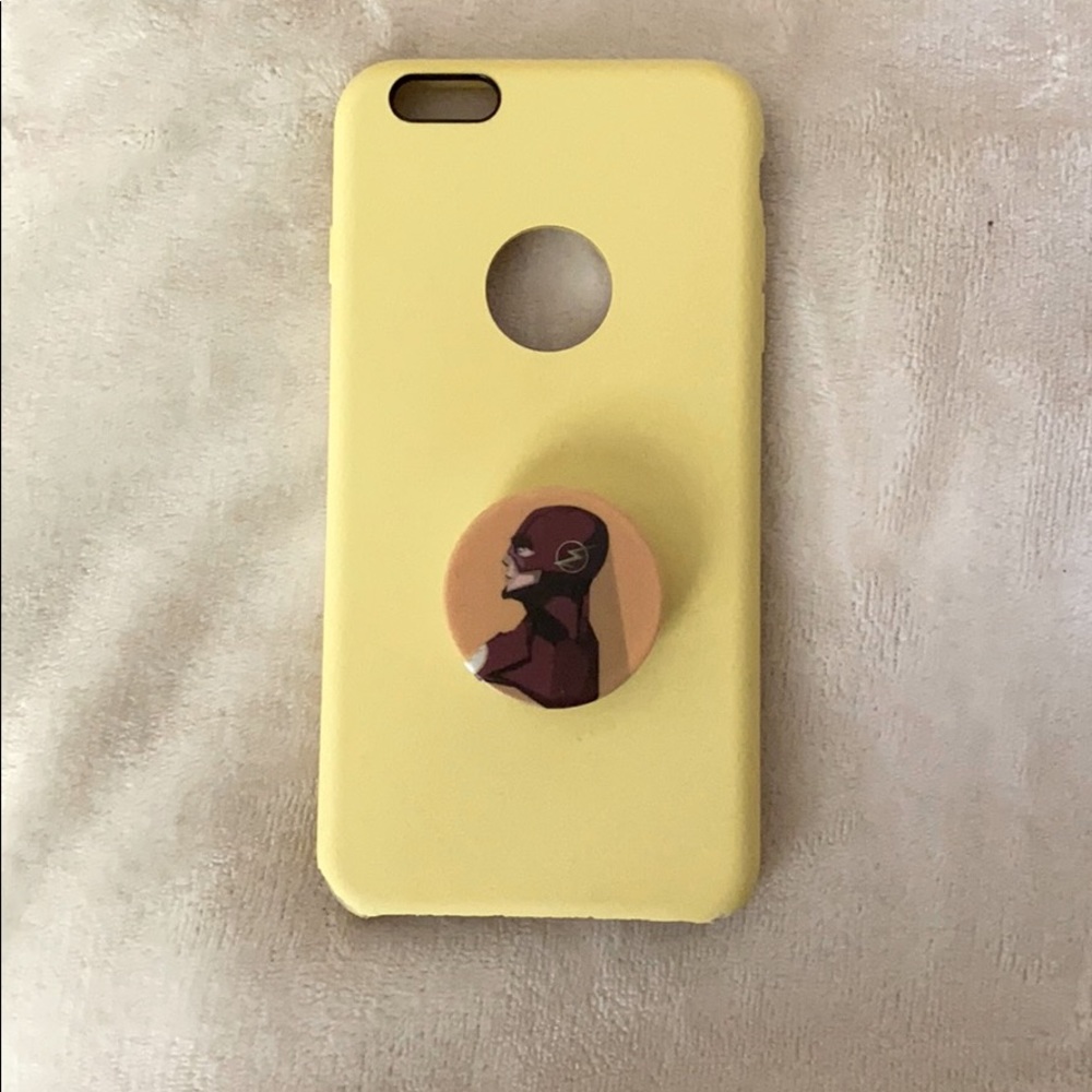 Pastel yellow phone case with Flash pop socket